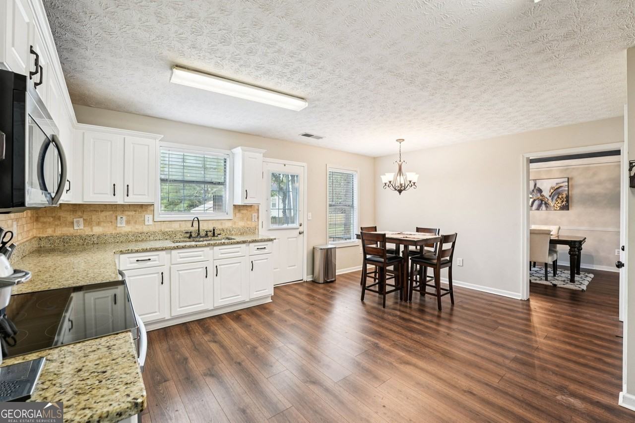 12203 Crestwood Ct - Photo 7 of 15