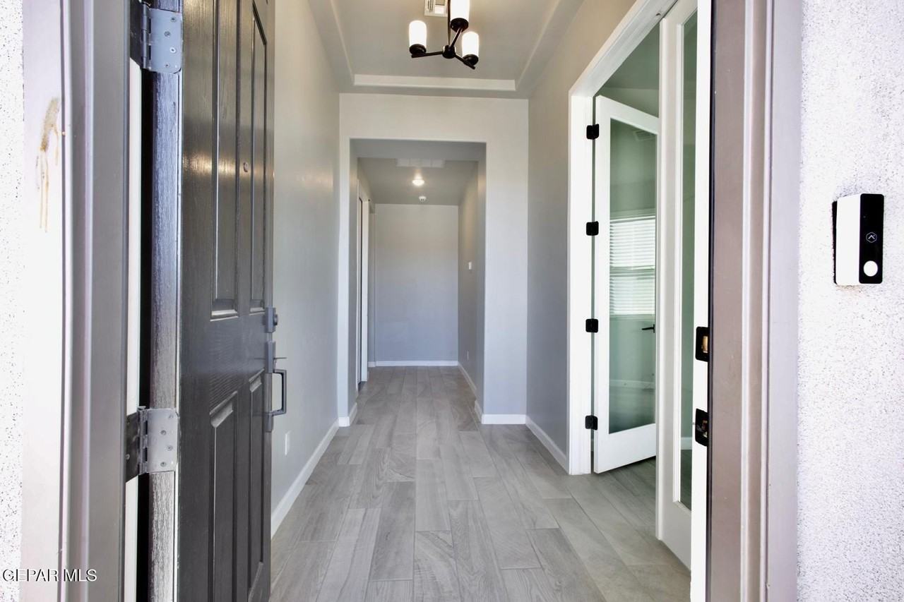 272 Huntstanton St - Photo 3 of 28