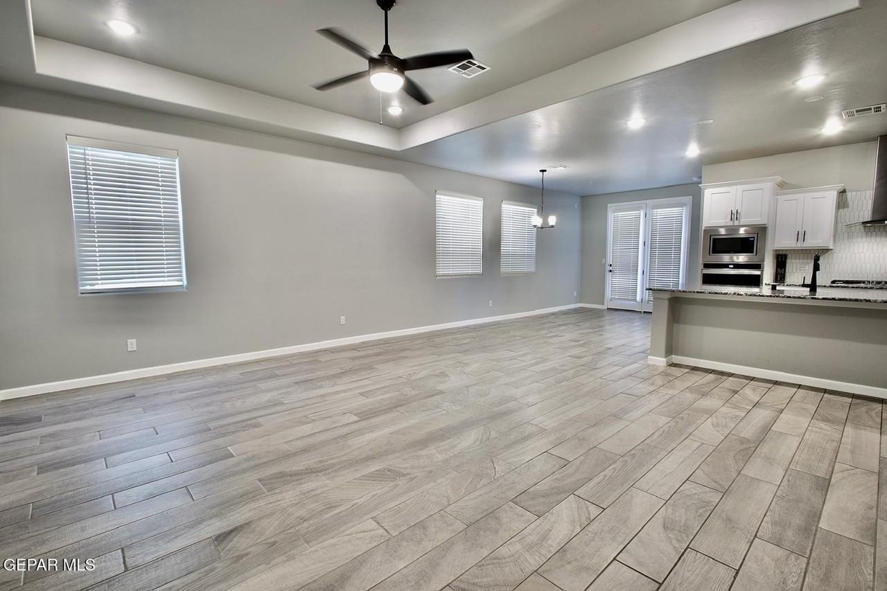 272 Huntstanton St - Photo 6 of 28