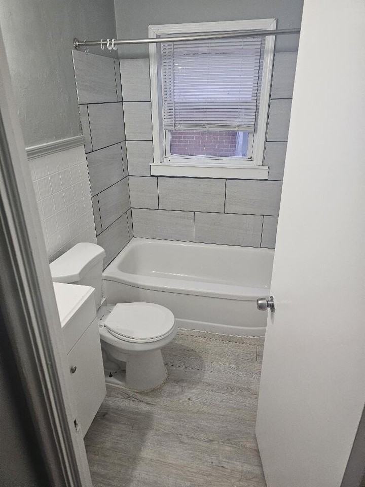 18417 Glastonbury Rd - Photo 7 of 9