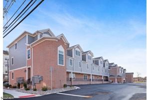 featured image of 1 Elizabeth St #10