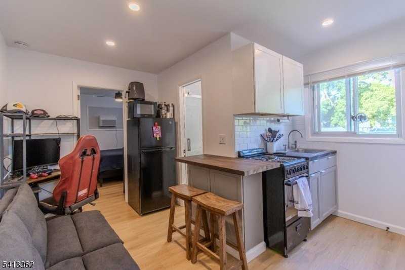 923 Ringwood Ave #2 - Photo 4 of 20
