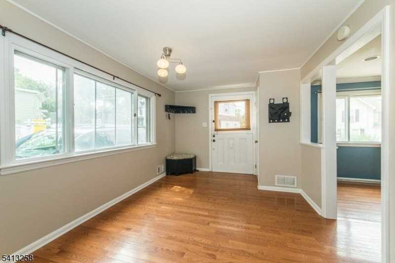 37 Embury Pl - Photo 3 of 20