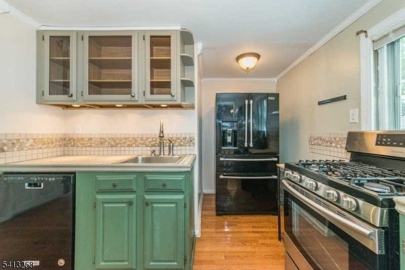 37 Embury Pl - Photo 7 of 20