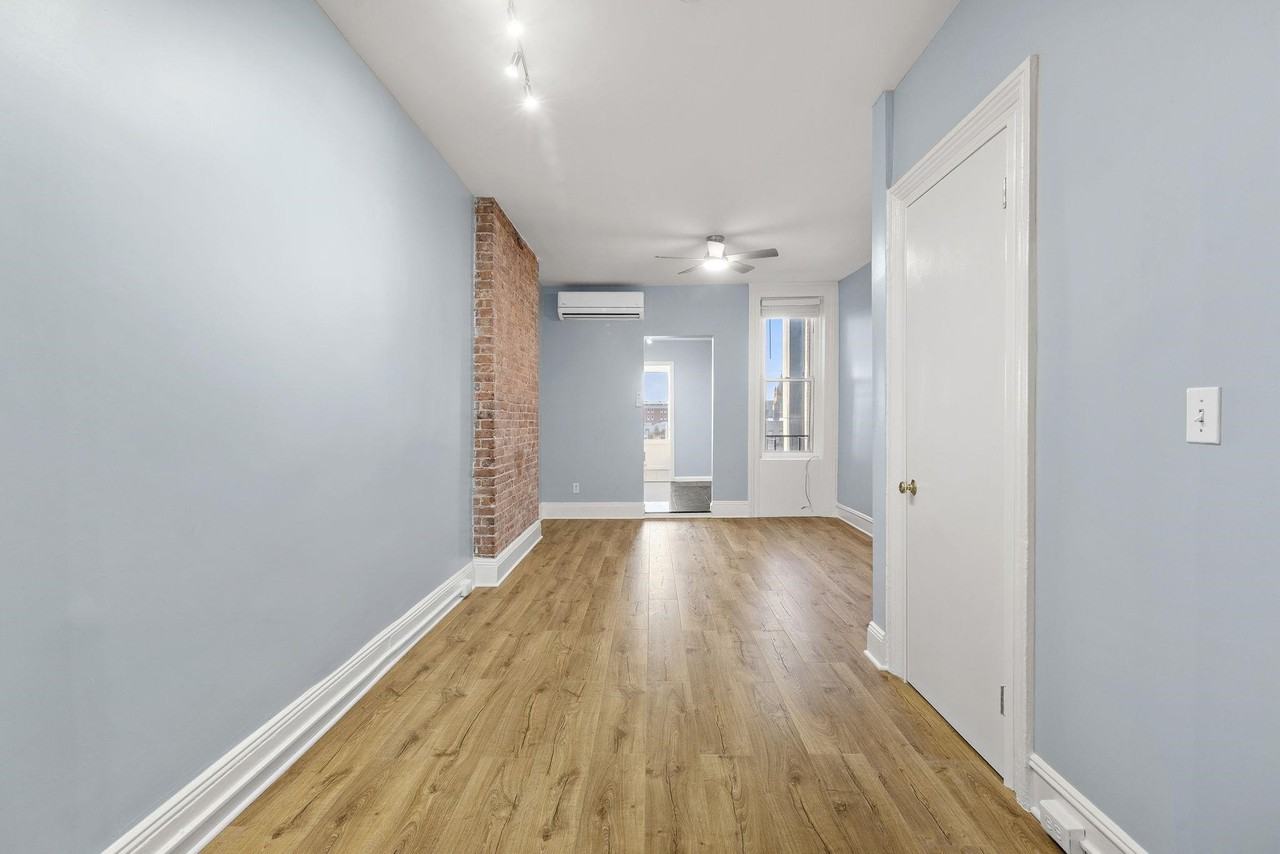 322 Washington St #7 - Photo 3 of 16