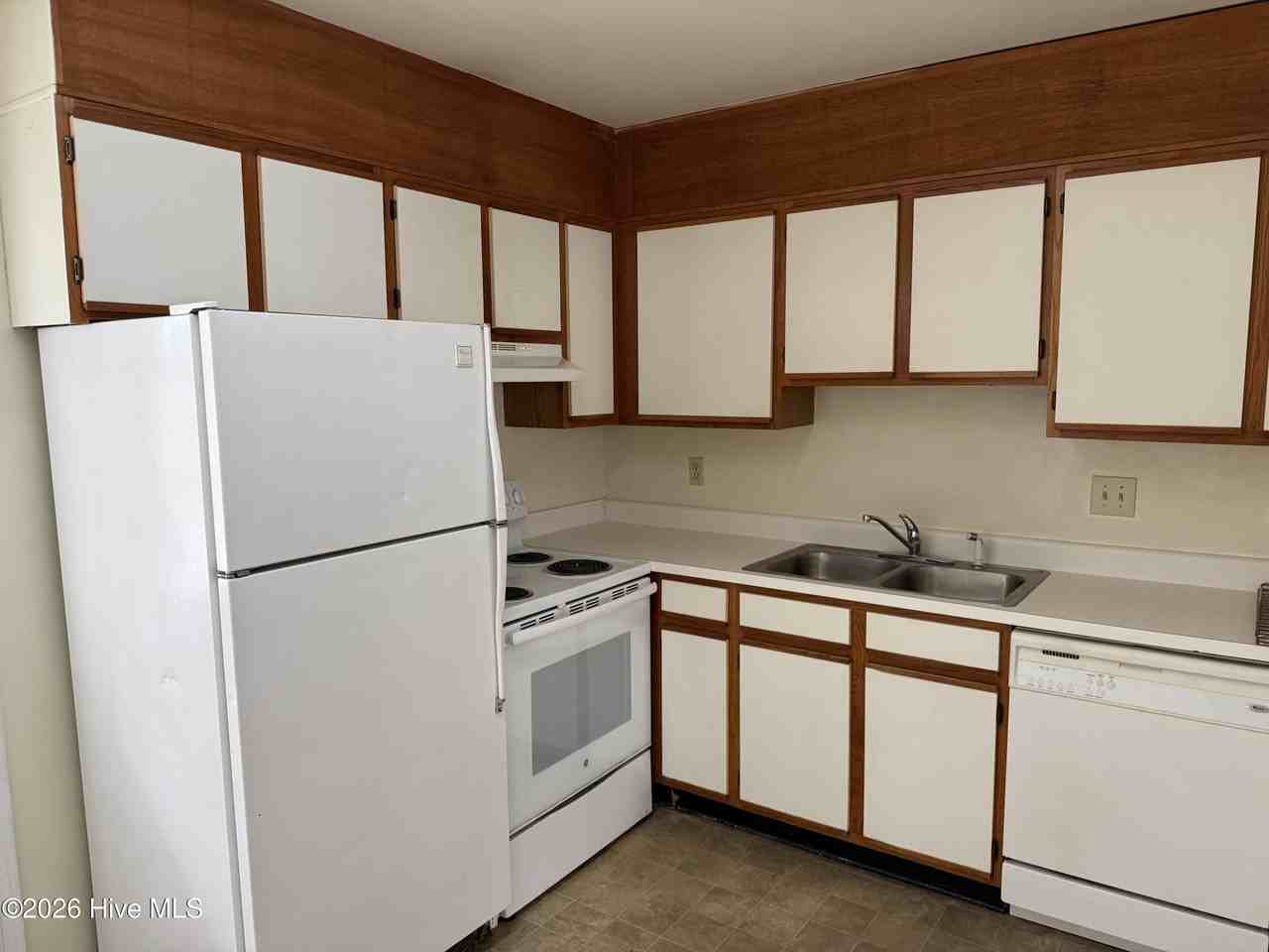 3320 Bridges St Apt 12 - Photo 6 of 13