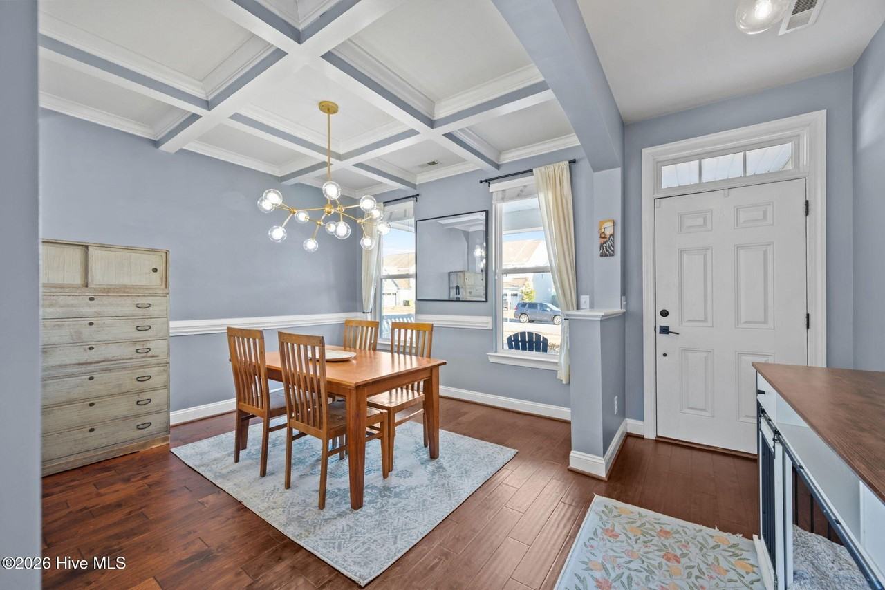 115 Hampton Dr - Photo 4 of 42