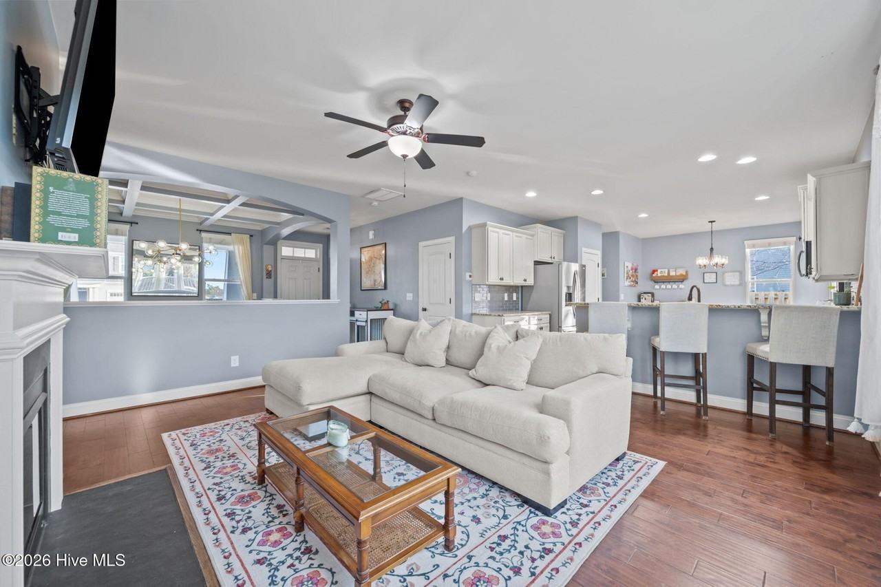 115 Hampton Dr - Photo 7 of 42