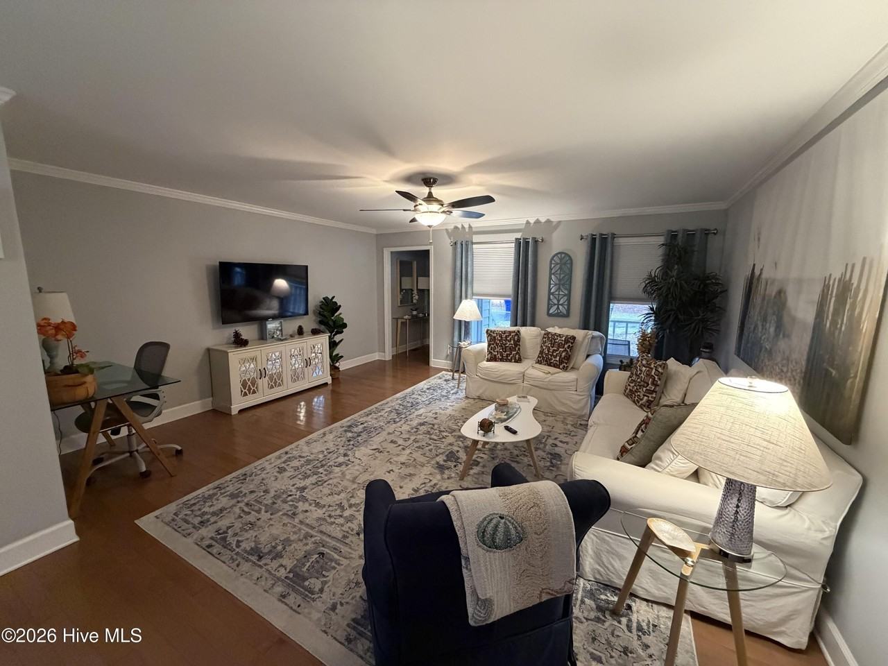 227 Ne 54th St - Photo 4 of 30