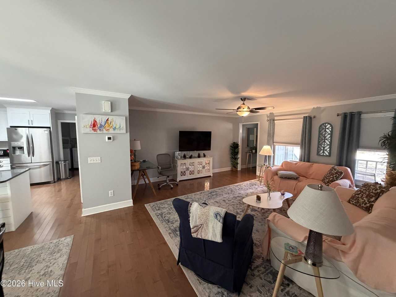 227 Ne 54th St - Photo 5 of 30