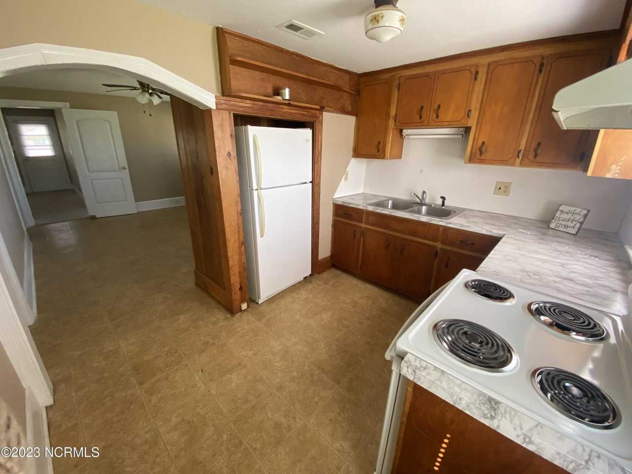 1408 Watering Pond Rd - Photo 3 of 15