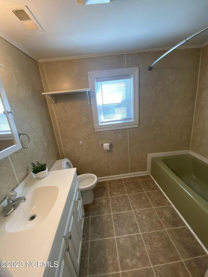 1408 Watering Pond Rd - Photo 5 of 15