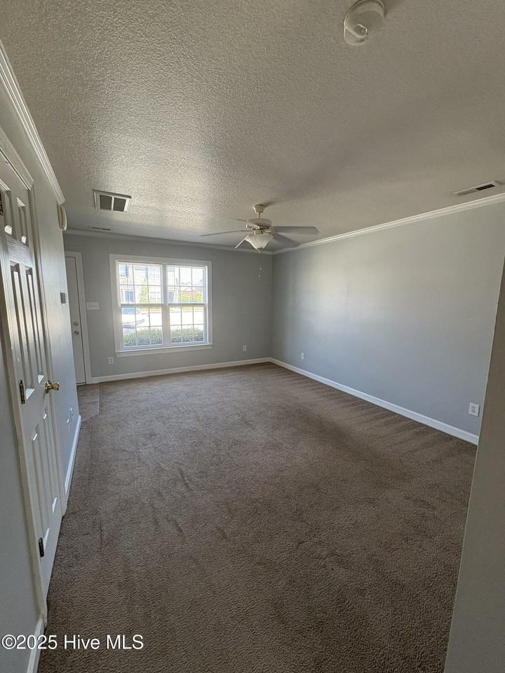 103 Bridgewood Dr - Photo 2 of 11