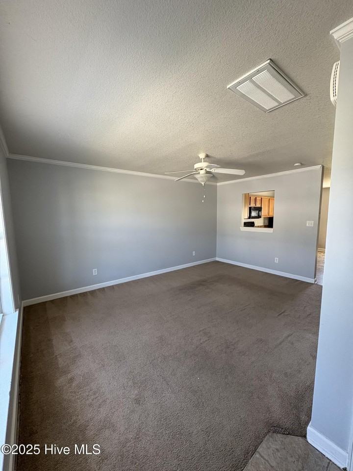 103 Bridgewood Dr - Photo 3 of 11