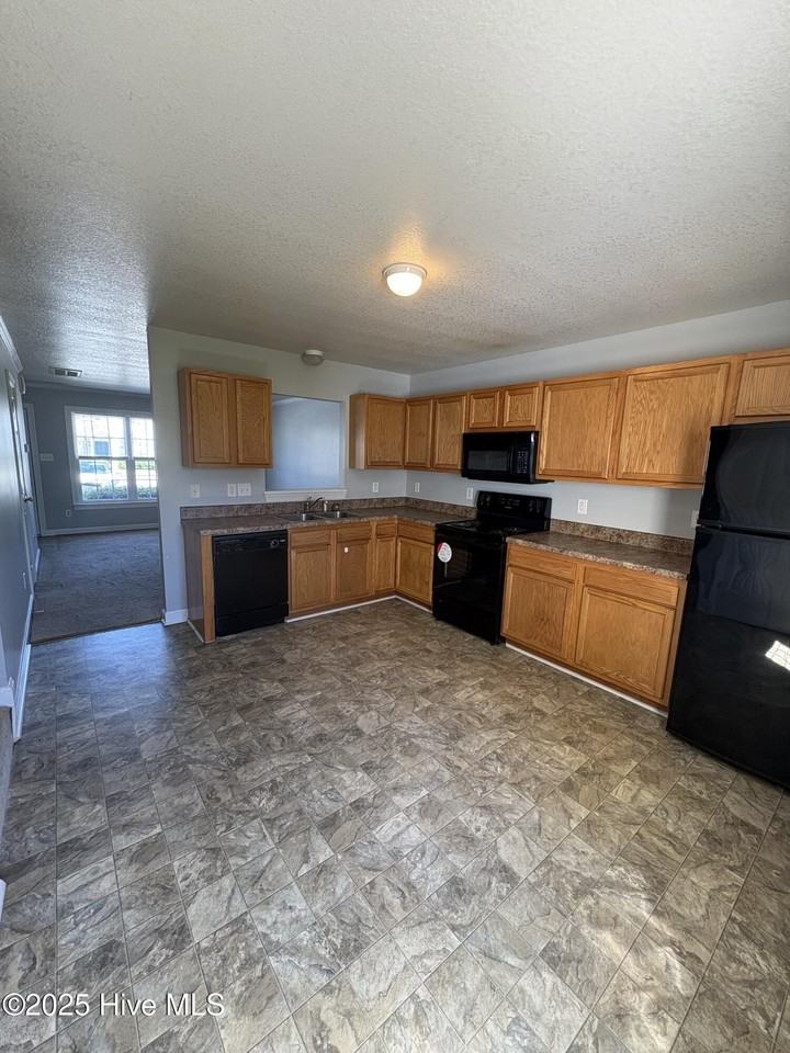 103 Bridgewood Dr - Photo 4 of 11