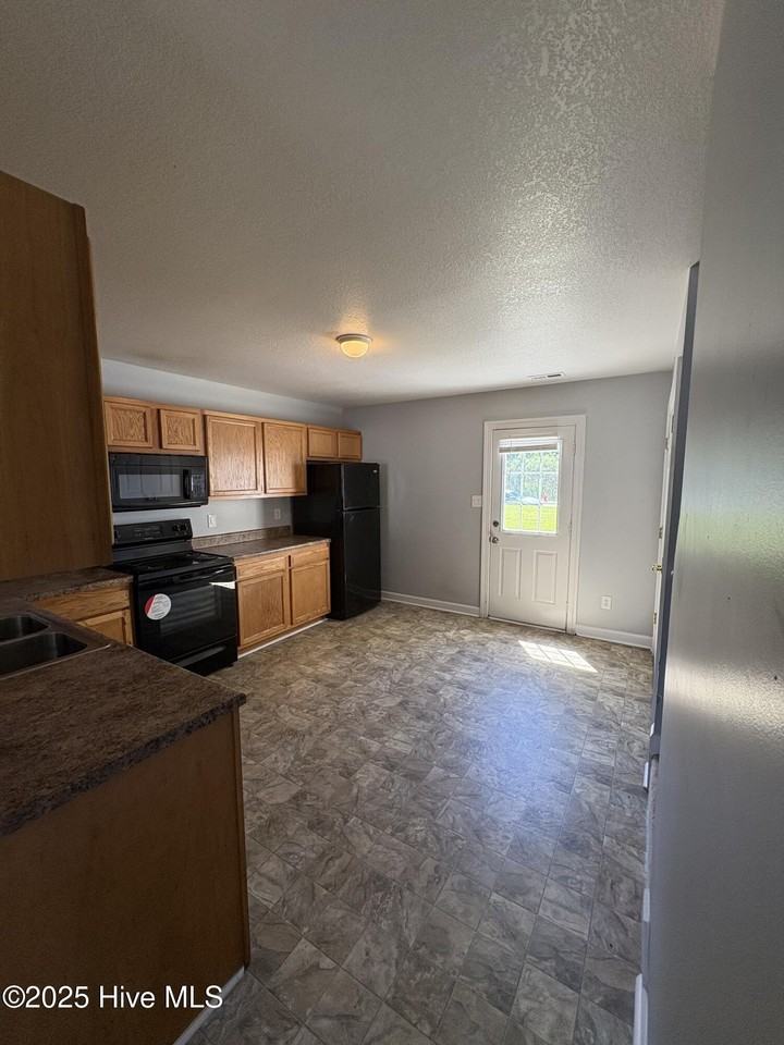 103 Bridgewood Dr - Photo 5 of 11