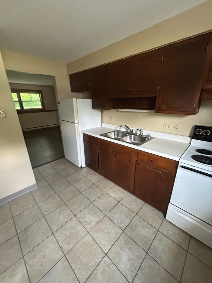 8 Blauvelt Dr #1 - Photo 3 of 7