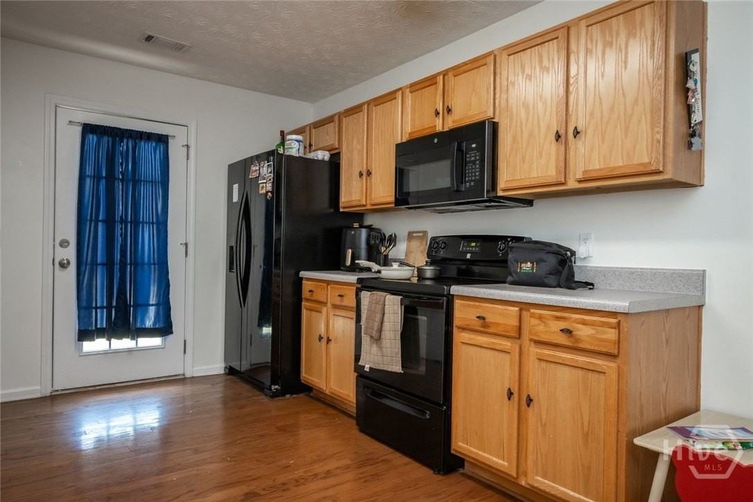 213 Sidney Lanier Ave - Photo 4 of 21