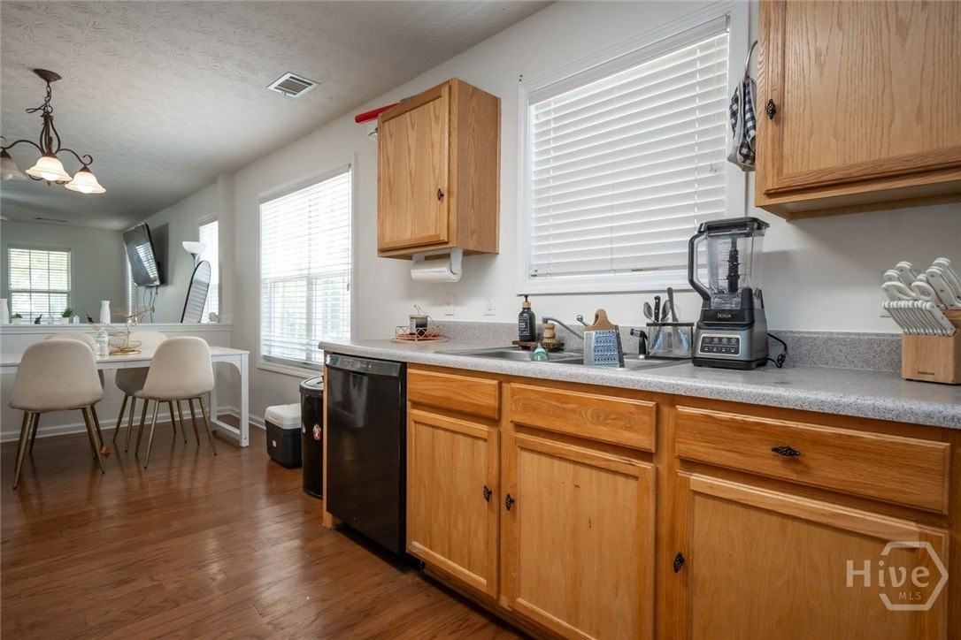 213 Sidney Lanier Ave - Photo 5 of 21