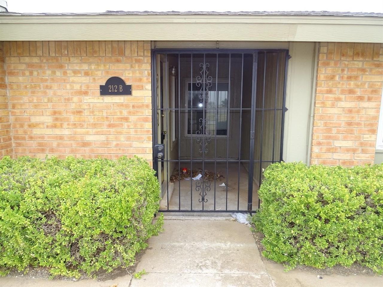 212 N Troy Ave Unit B - Photo 2 of 17