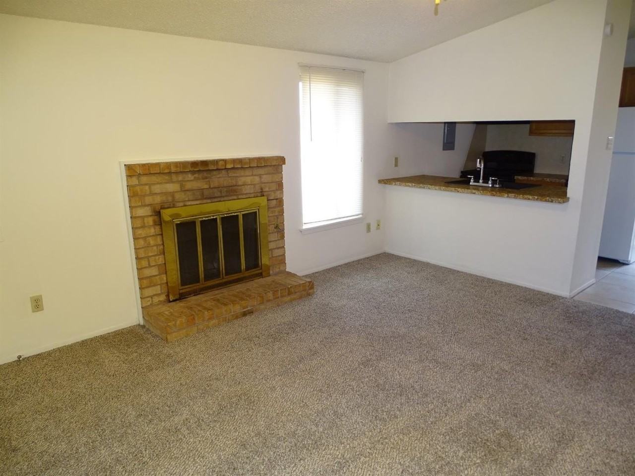 212 N Troy Ave Unit B - Photo 3 of 17