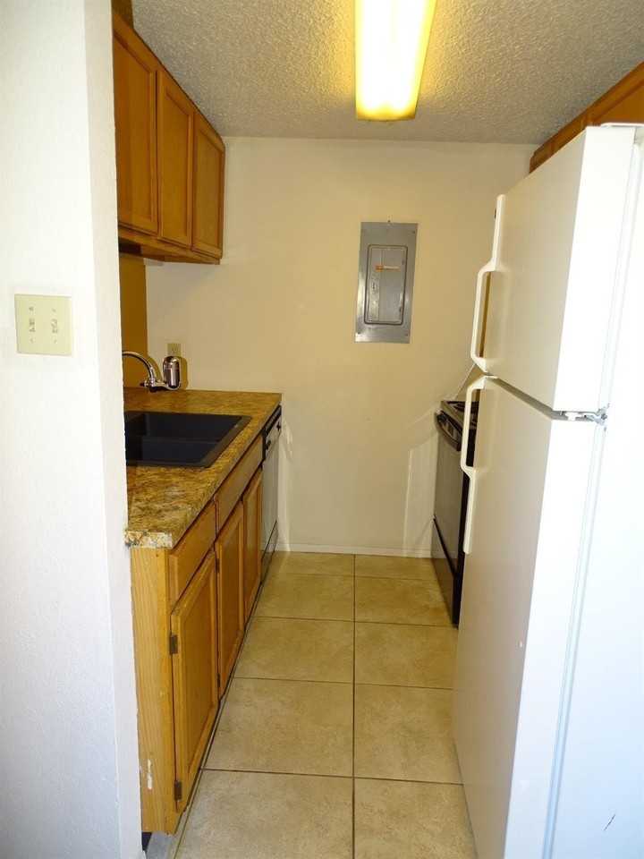 212 N Troy Ave Unit B - Photo 5 of 17