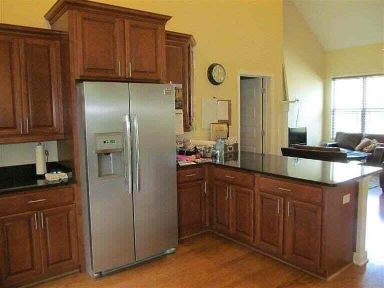 382 Preston Ave - Photo 5 of 10