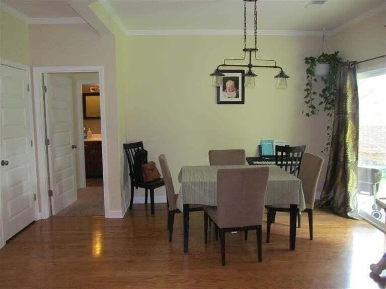 382 Preston Ave - Photo 6 of 10