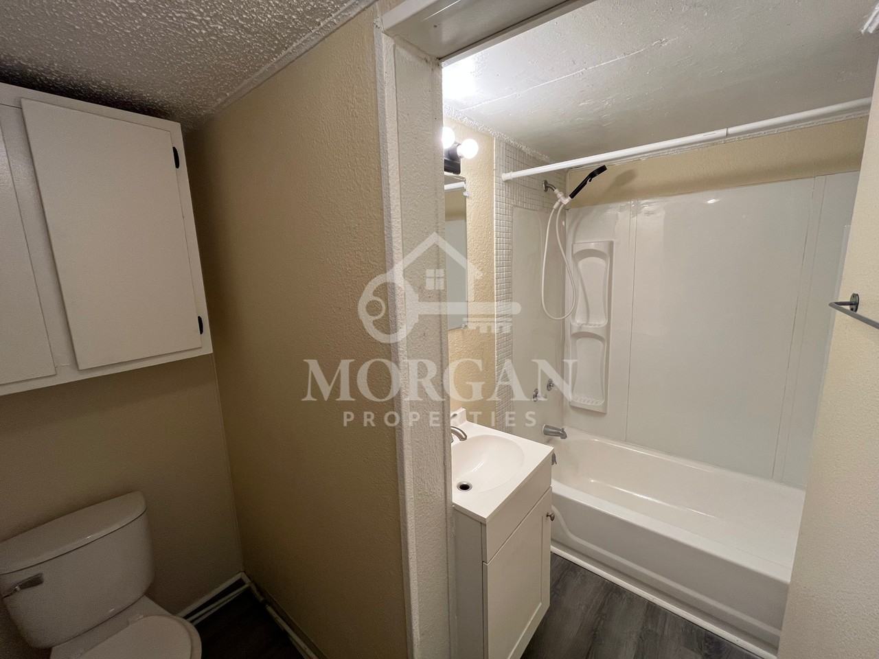 2447 Jackson St - Photo 4 of 6