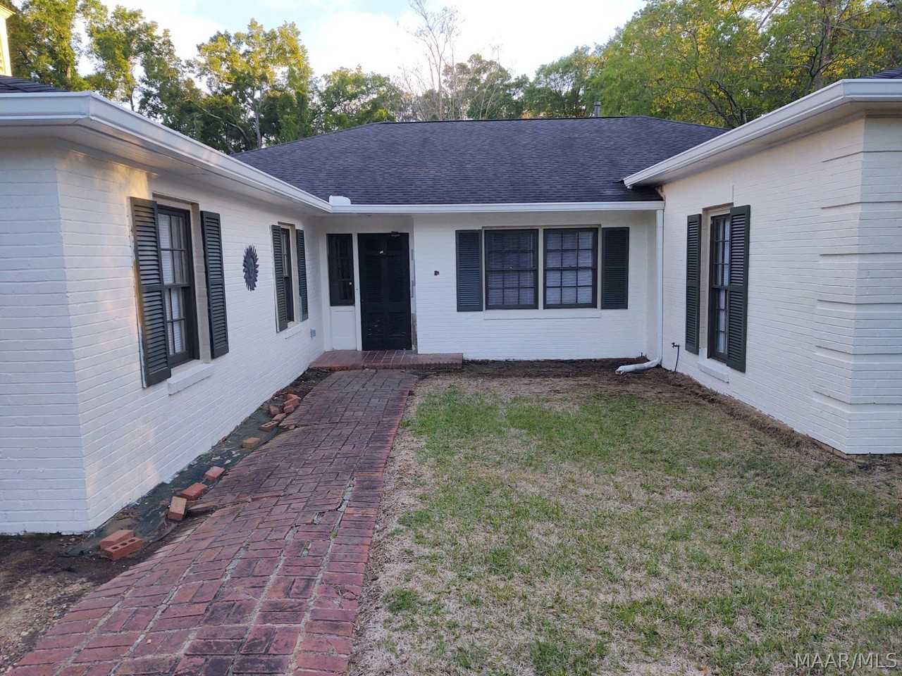 1244 Gregory Ave - Photo 4 of 39