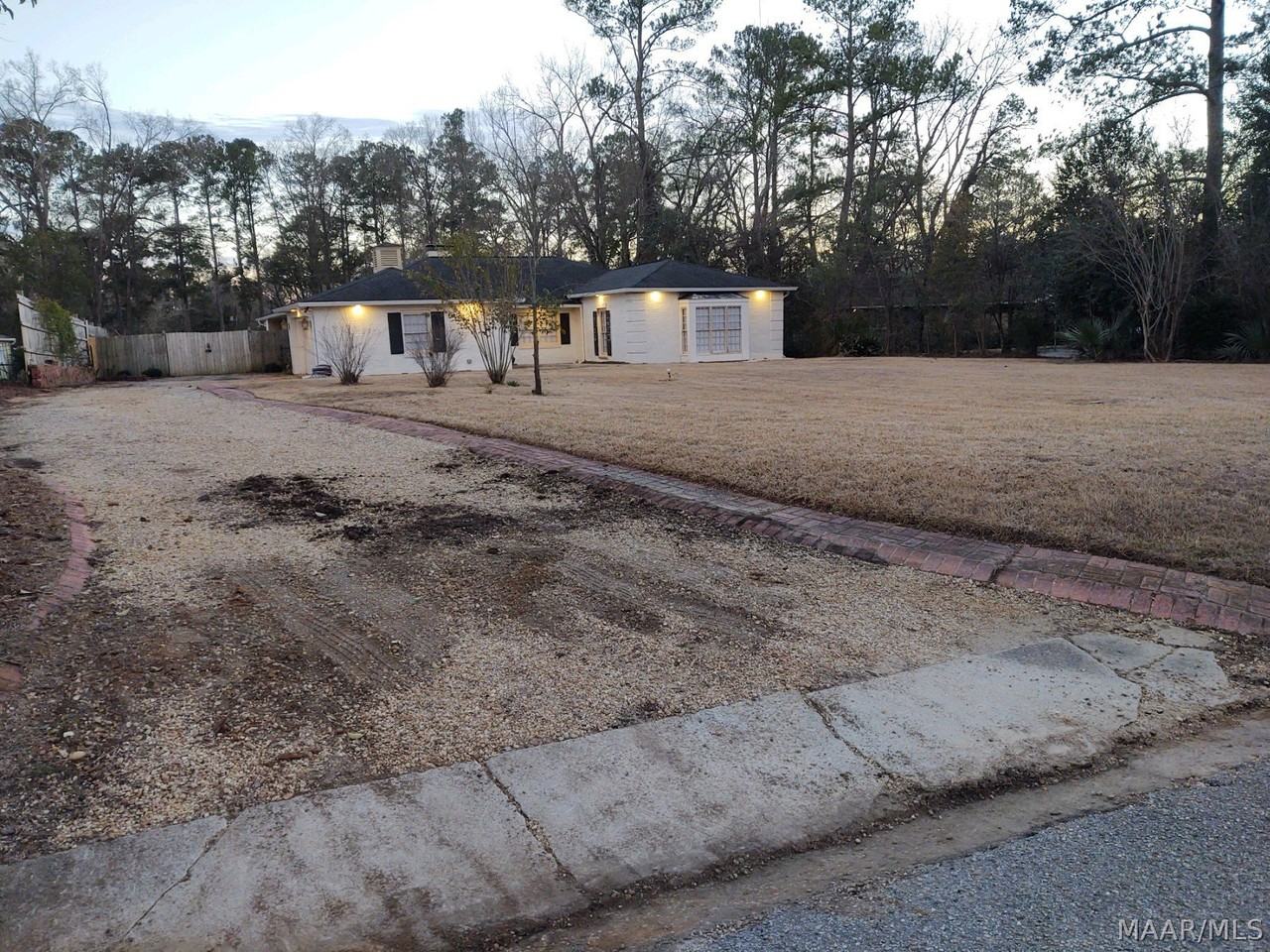 1244 Gregory Ave - Photo 6 of 39