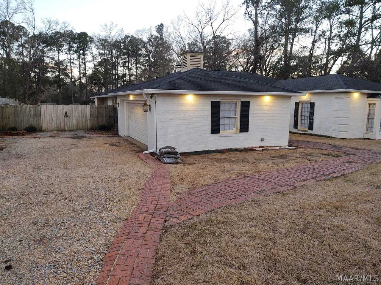 1244 Gregory Ave - Photo 7 of 39