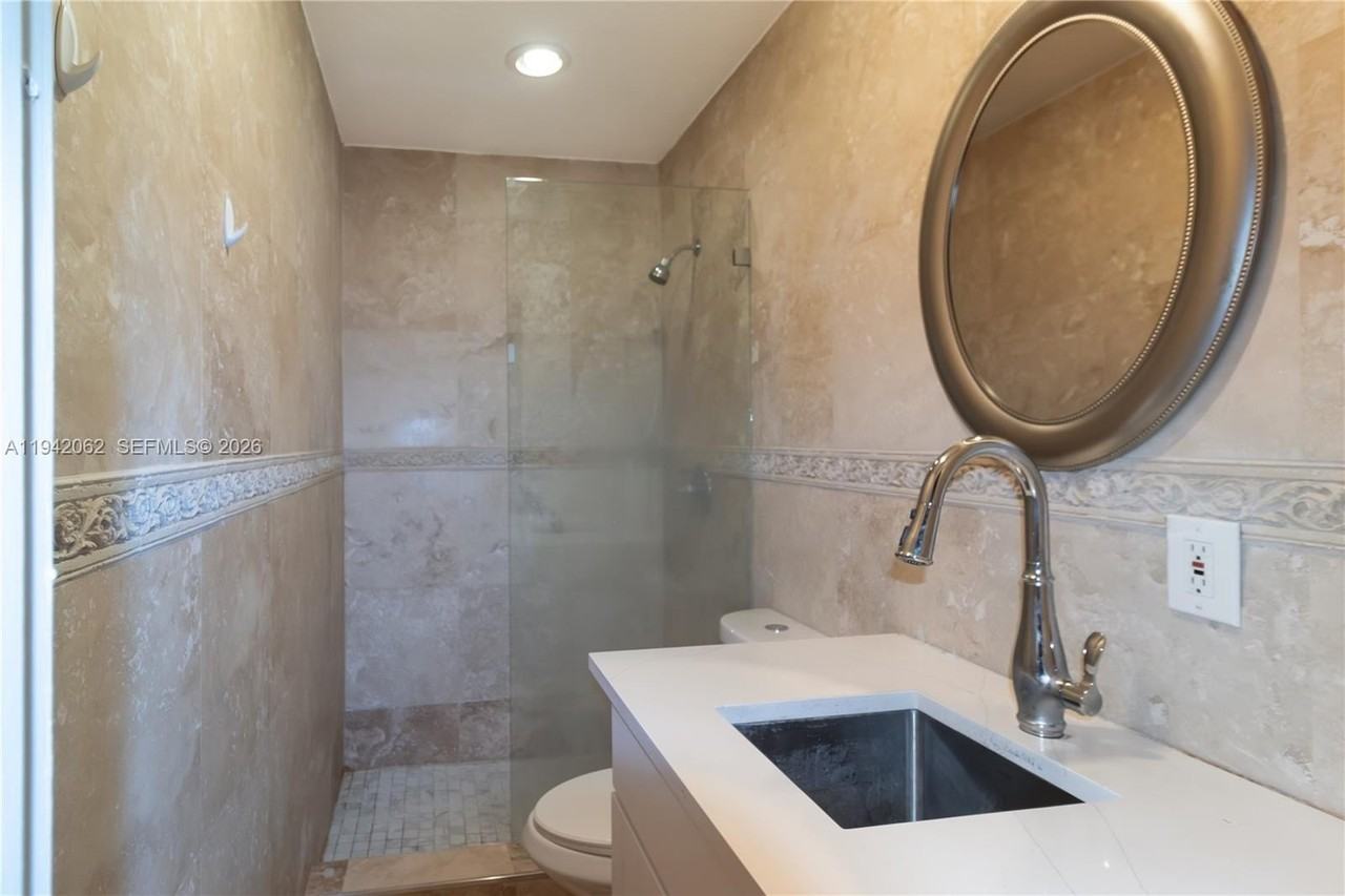 1511 Garfield St #1511 - Photo 2 of 3