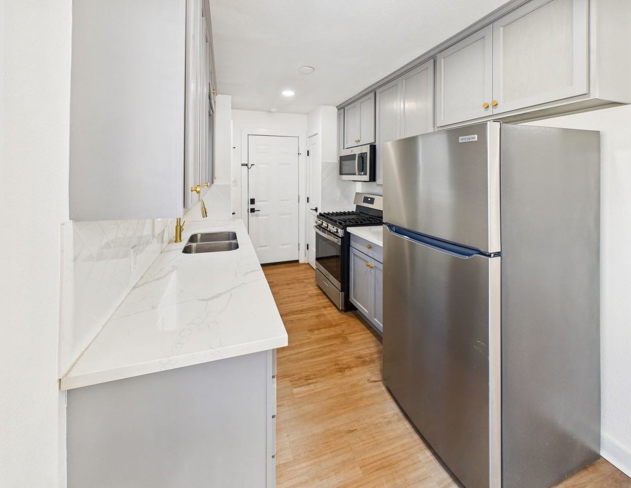 607 Foch St #B - Photo 6 of 8