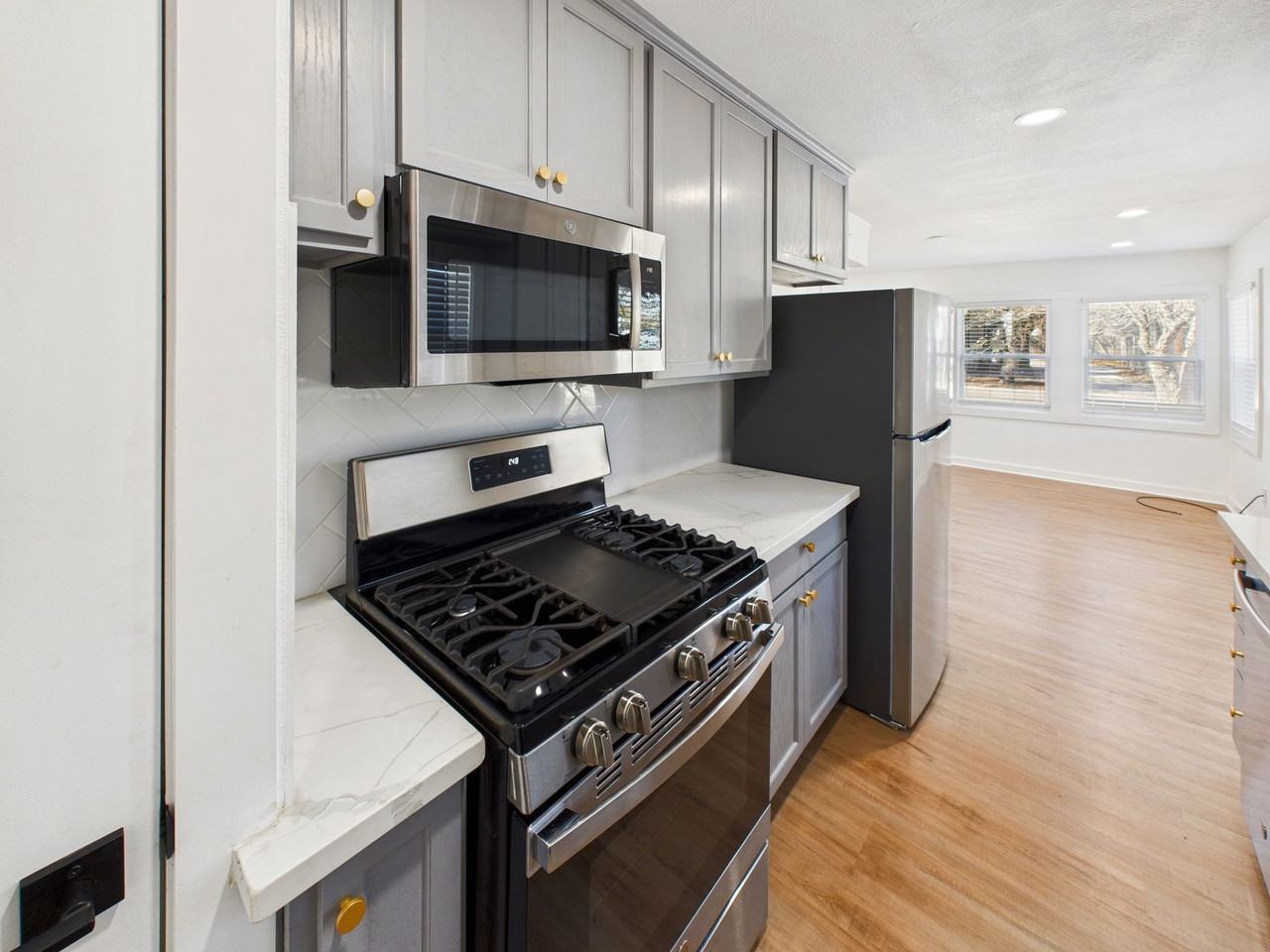 607 Foch St #B - Photo 7 of 8