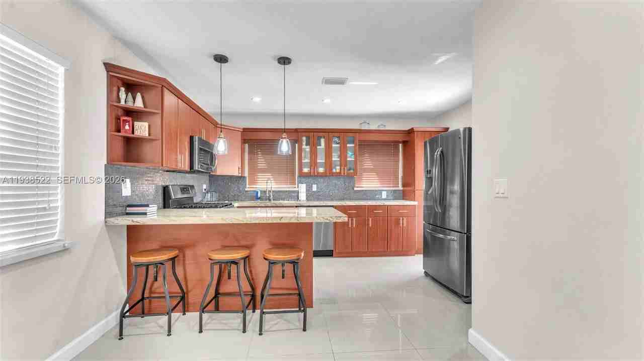 Sw 27th St - Photo 3 of 8