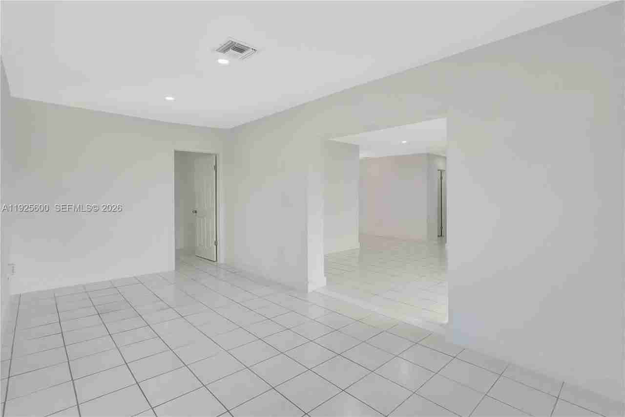 Sw 94th Ave - Photo 4 of 8