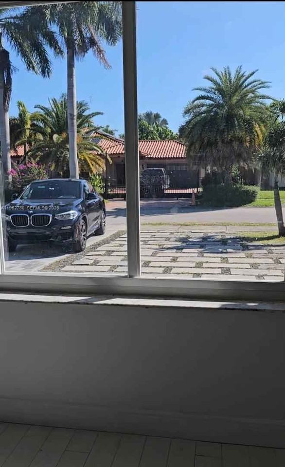 Sw 93rd Ave - Photo 7 of 8