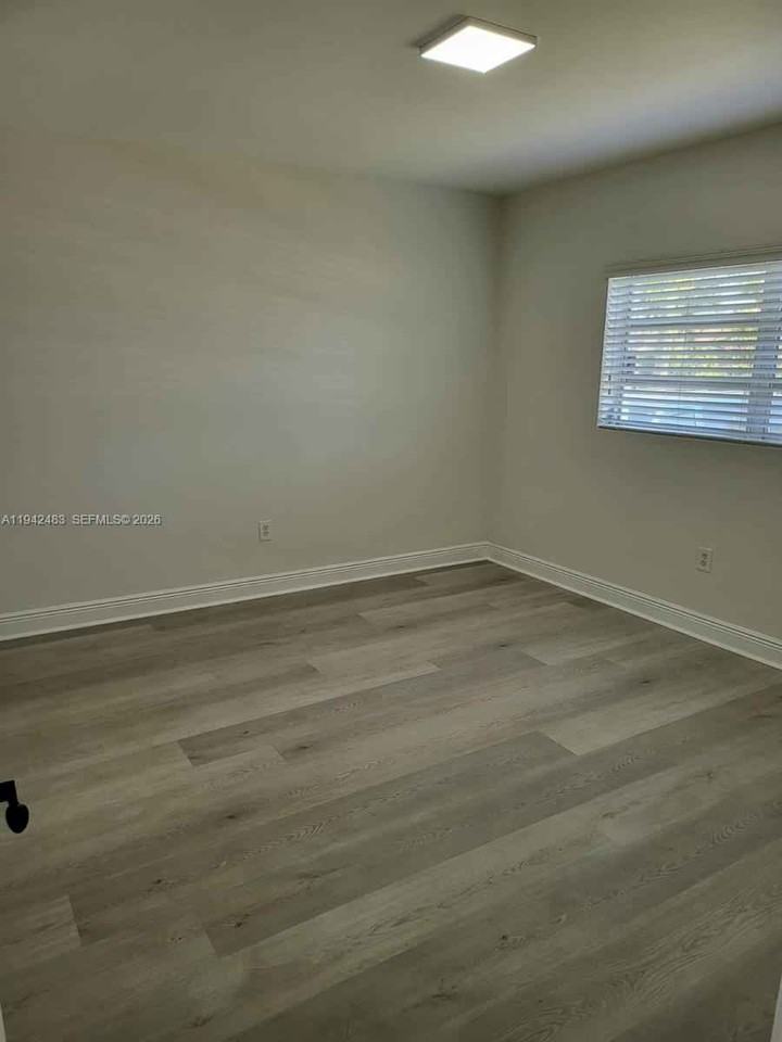 Sw 31st Ave - Photo 4 of 8