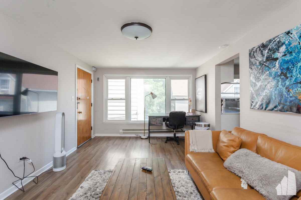 6427 N Hermitage Ave - Photo 3 of 8