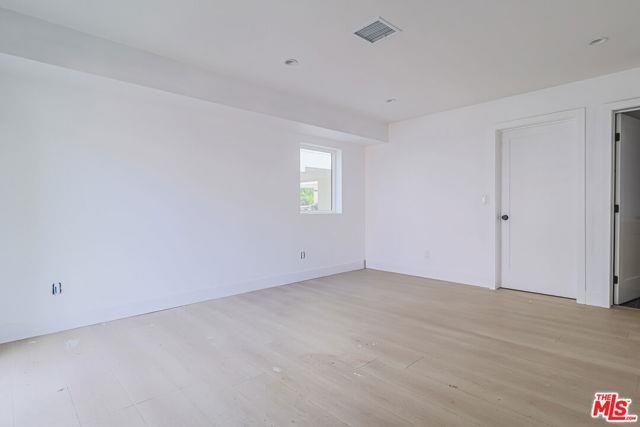 11816 Gilmore St - Photo 6 of 8