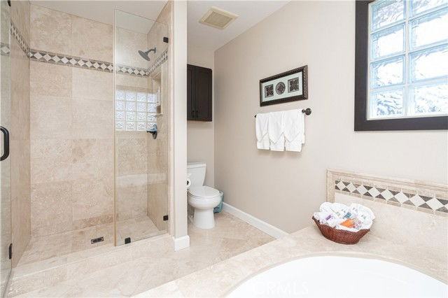 25562 Eastwind Dr - Photo 2 of 8