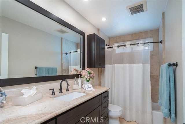 25562 Eastwind Dr - Photo 5 of 8