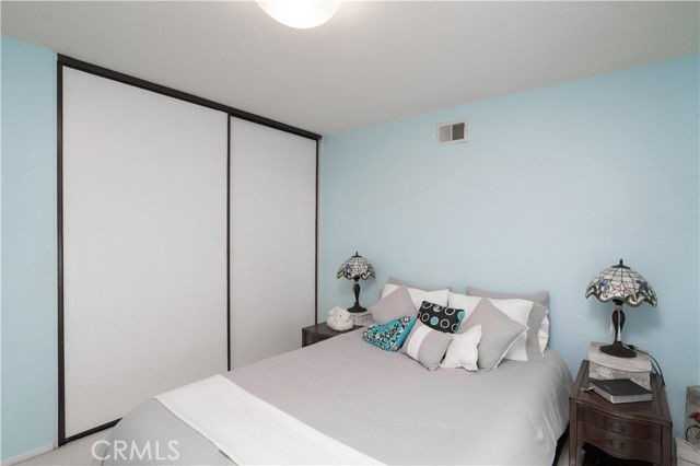 25562 Eastwind Dr - Photo 7 of 8