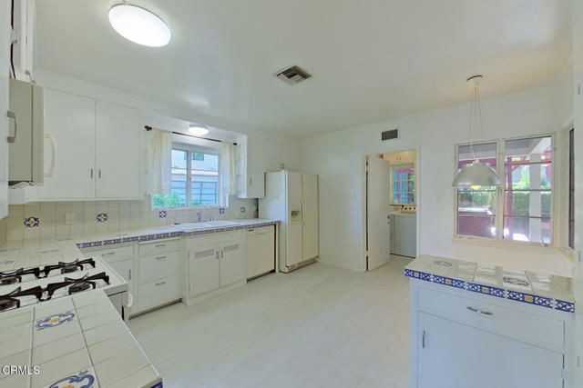 1462 Glengarry Rd - Photo 7 of 8