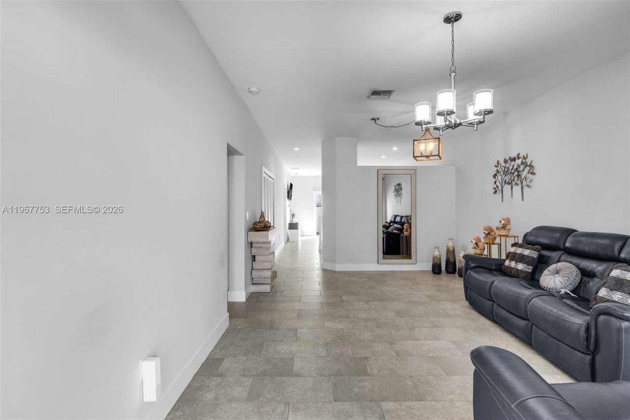 1515 Sw 65th Pl #1515 - Photo 5 of 36