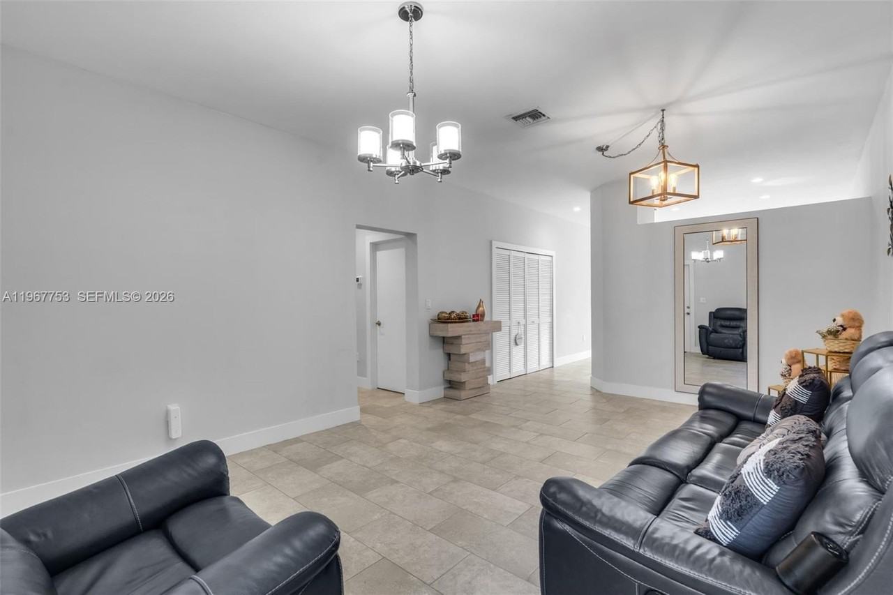 1515 Sw 65th Pl #1515 - Photo 7 of 36