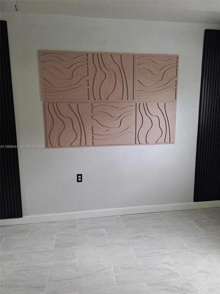 2306 Sunshine Blvd - Photo 2 of 19