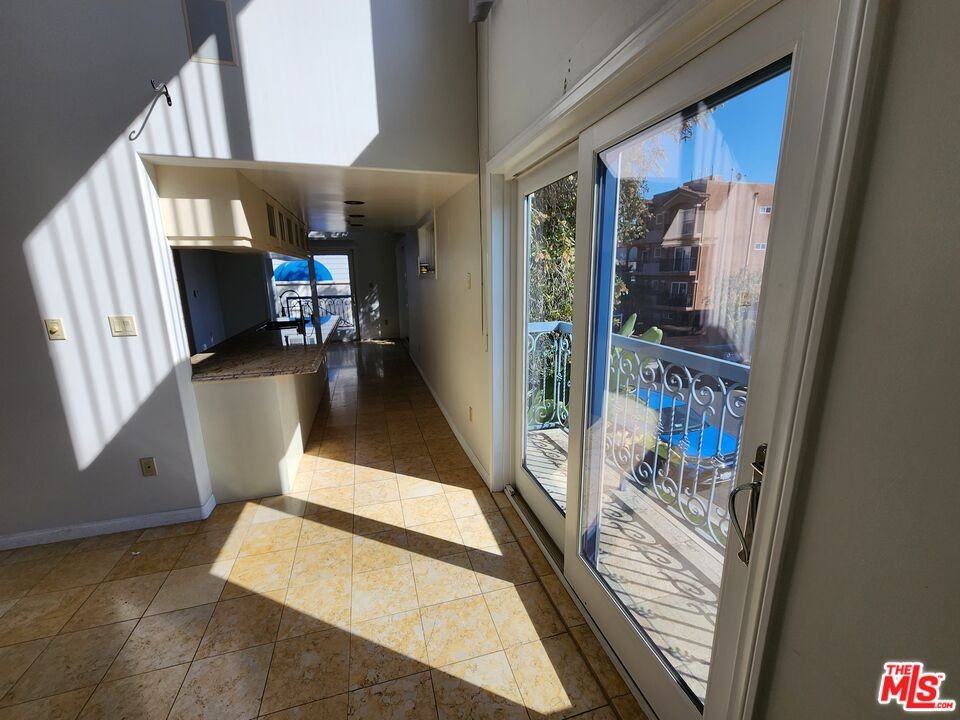 10389 Almayo Ave #102 - Photo 6 of 8