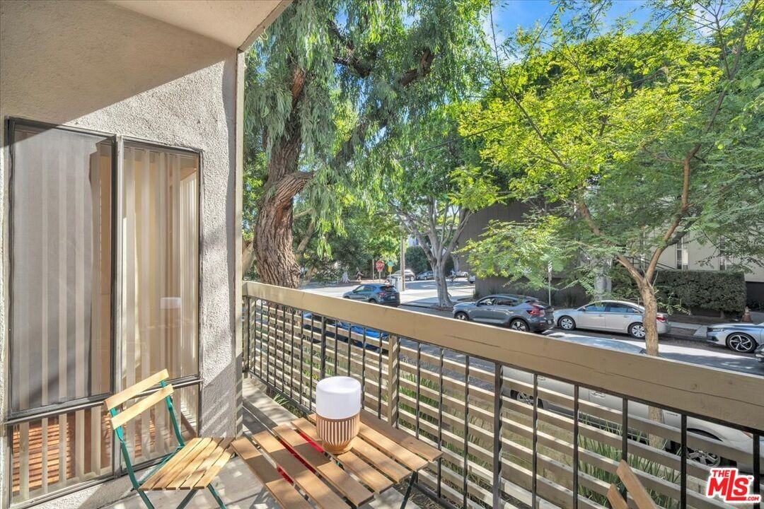 2909 Arizona Ave #14 - Photo 3 of 8